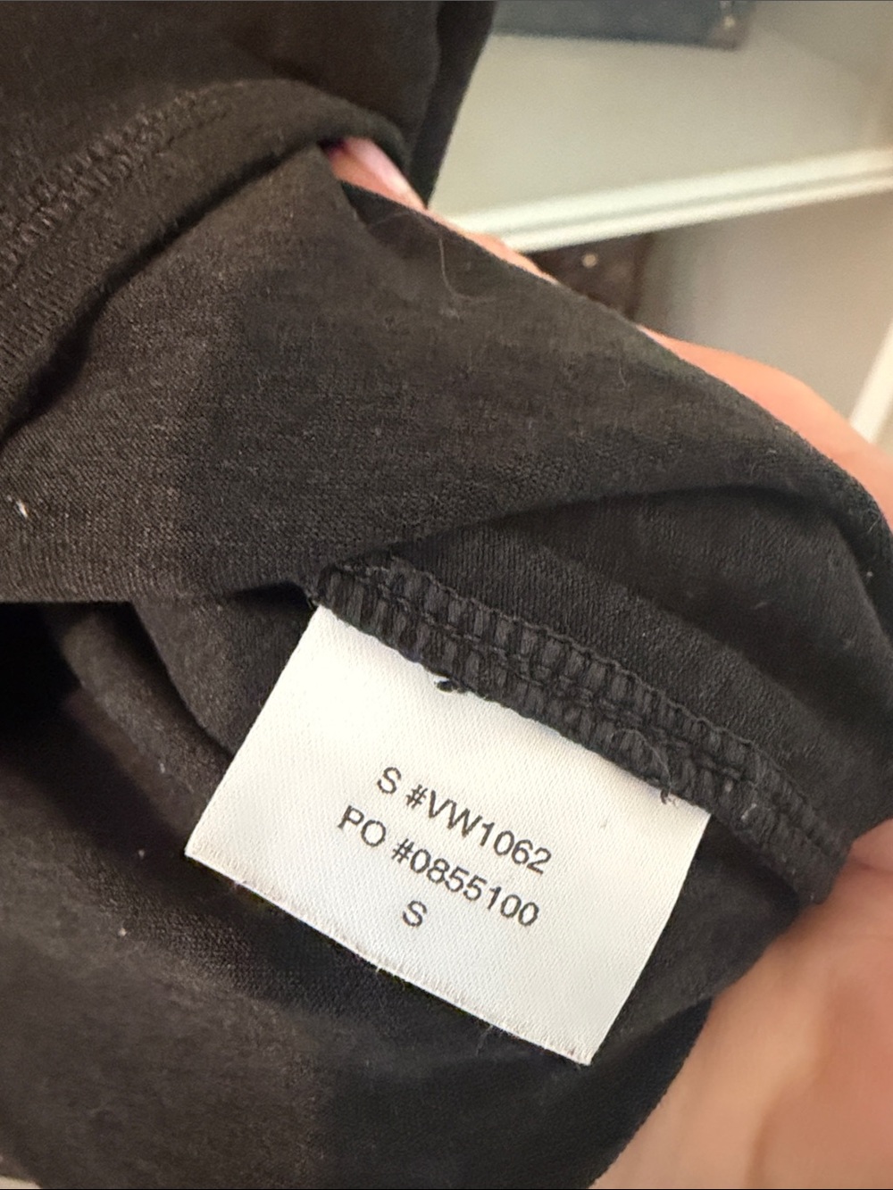 Vuori Black Scoop Neck Crop Tee - Picture 4 of 6